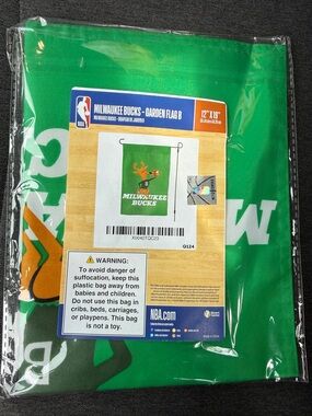 NBA Milwaukee Bucks Green Garden Flag